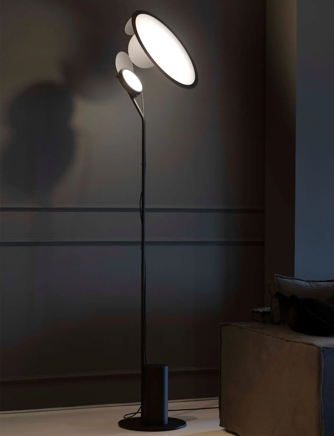 Geometrische LED-Stehleuchte Cut Axo Light – Bild 5