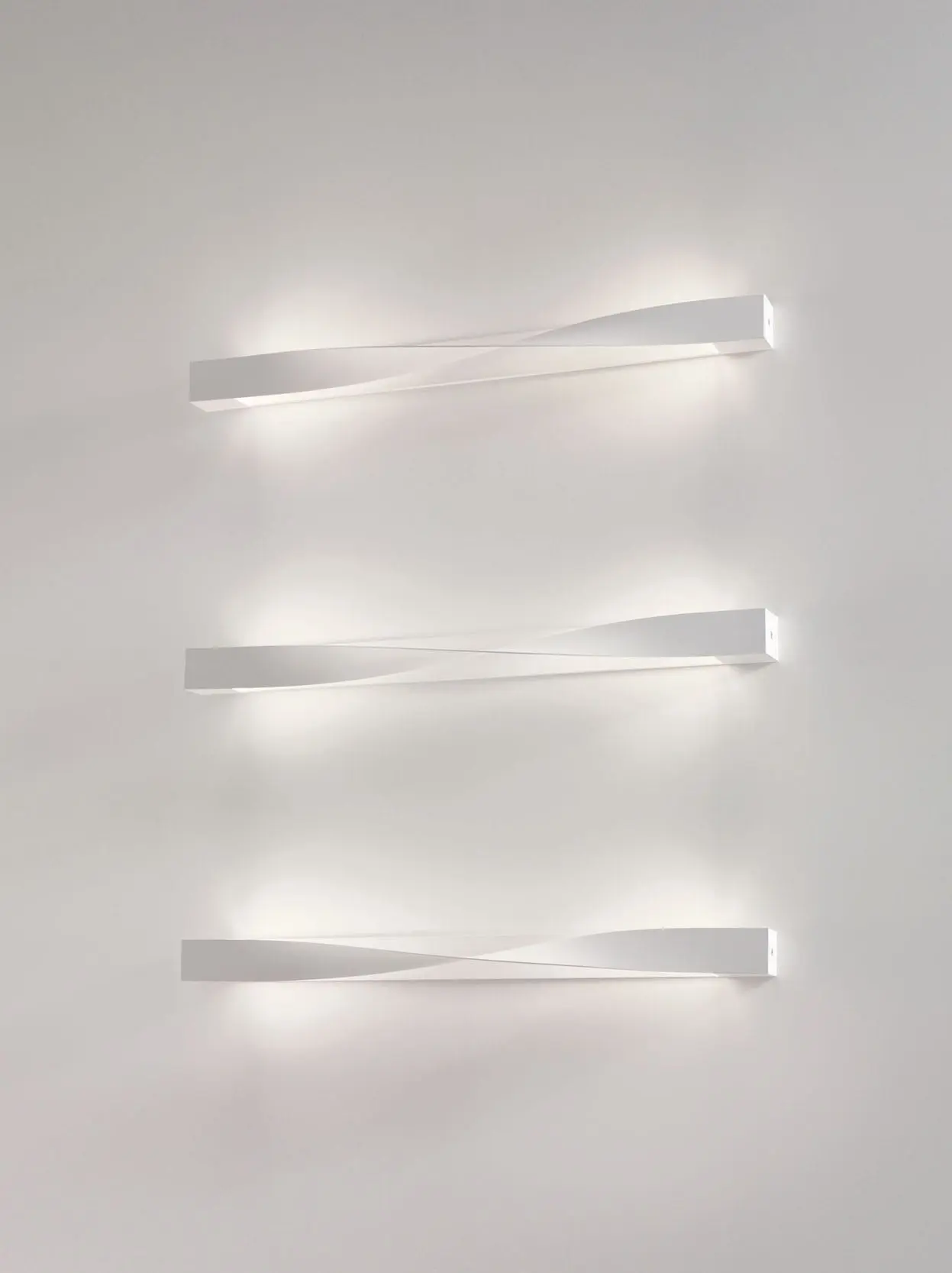 Minimalistische LED-Wandleuchte mit Wandmontagebox Alrisha Axo Light – Bild 2