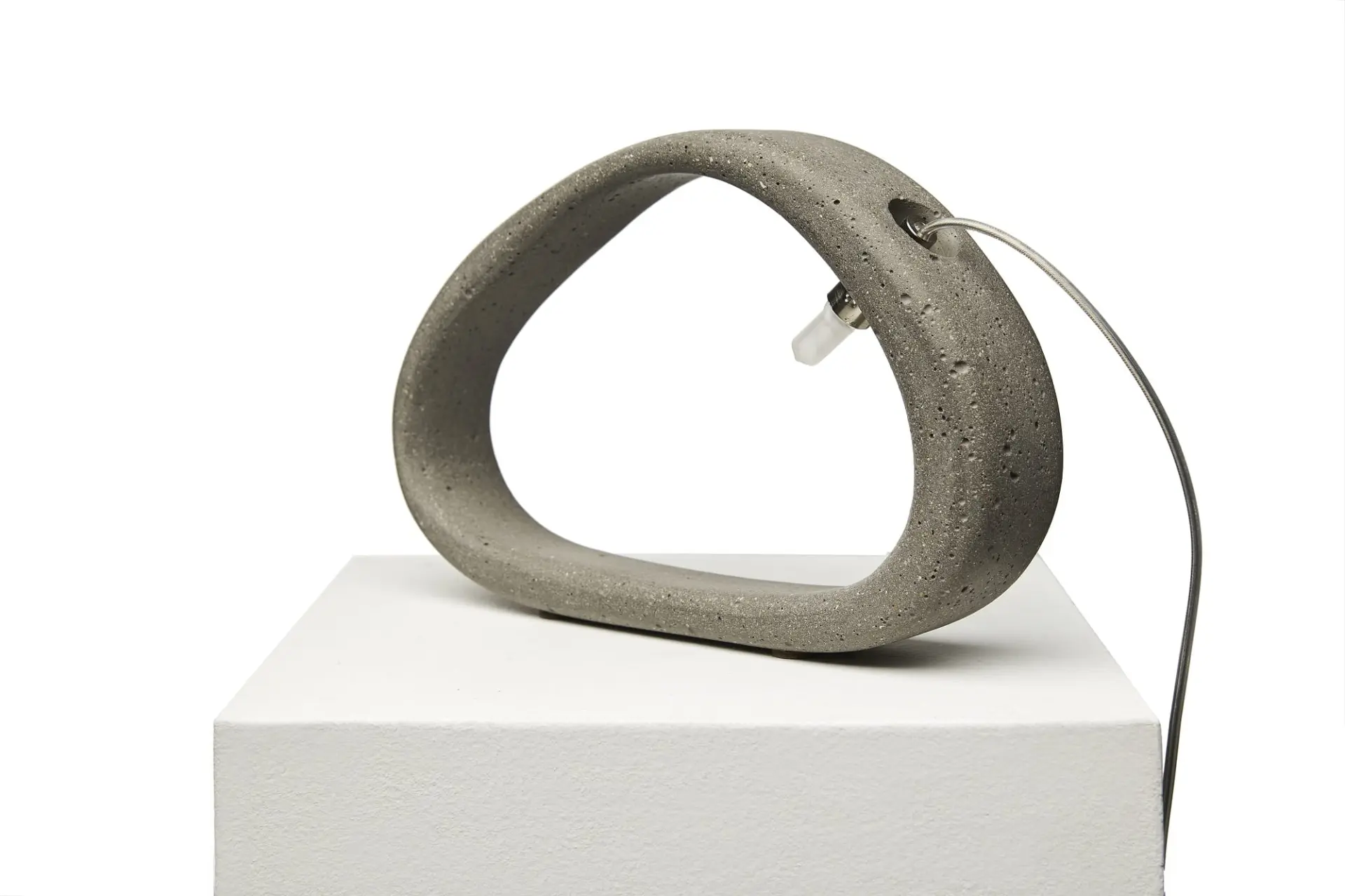 Beton-Tischleuchte Aretha T – Bild 1