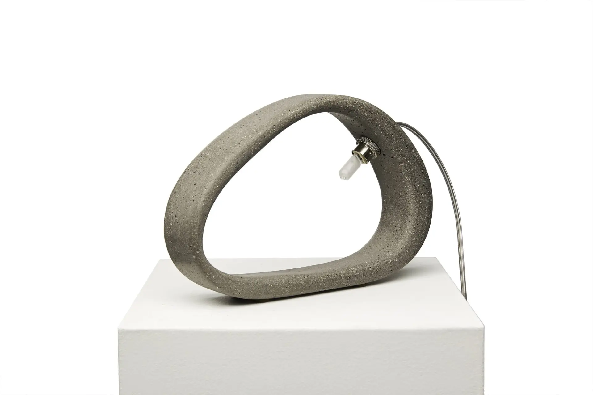 Beton-Tischleuchte Aretha T – Bild 2