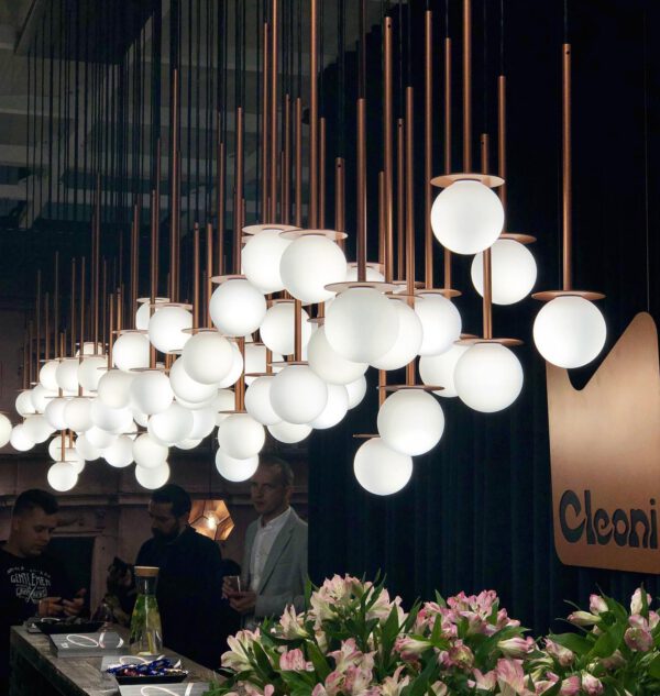 Einzigartige LED-Hängeleuchte Cotton Panel mit Opalglaskugel