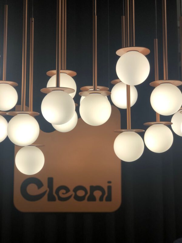 Einzigartige LED-Hängeleuchte Cotton Panel mit Opalglaskugel