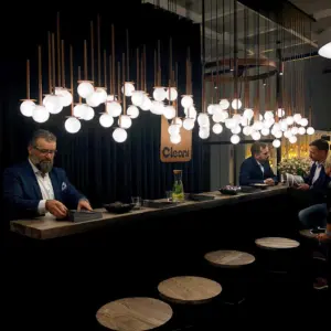 Einzigartige LED-Hängeleuchte Cotton Panel mit Opalglaskugel – Bild 8