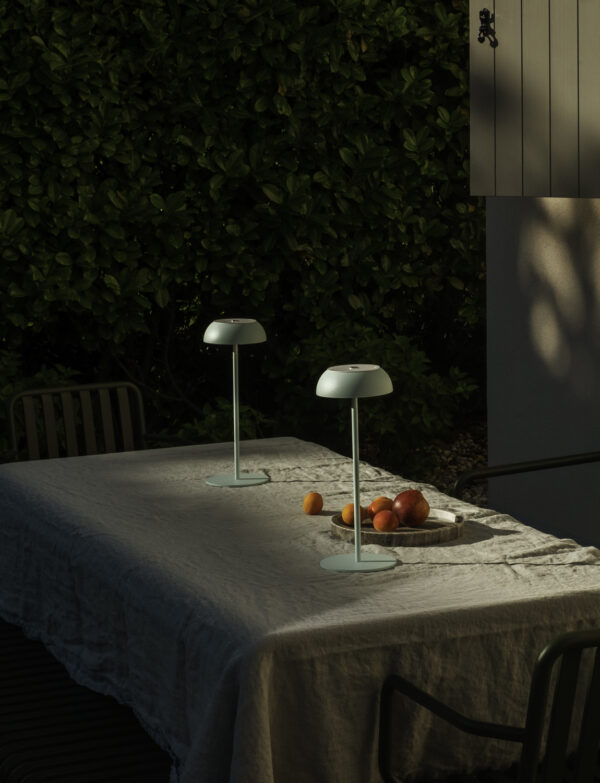 Designer-Tischlampe Float Axo Light mit USB IP55