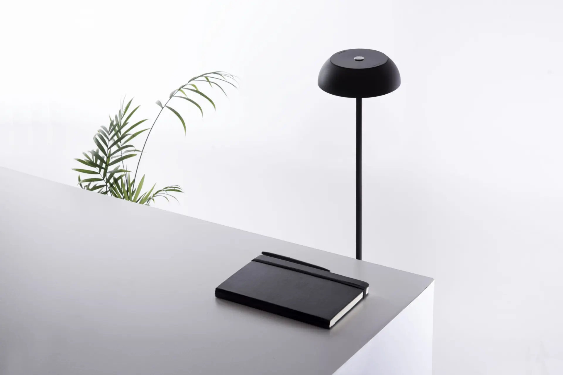 Designer-Stehlampe Float Axo Light mit USB IP55 – Bild 3