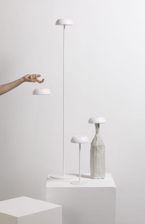 Designer-Stehlampe Float Axo Light mit USB IP55