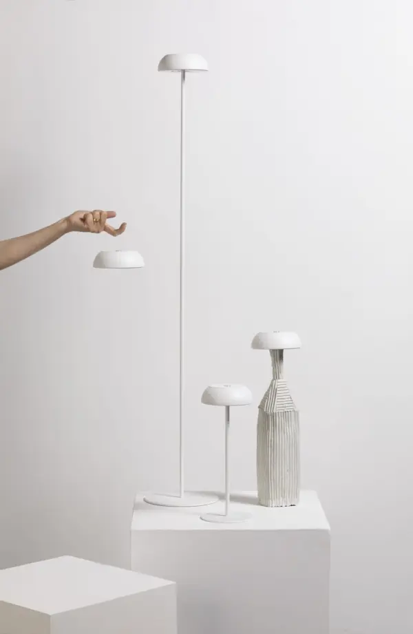 Designer-Stehlampe Float Axo Light mit USB IP55