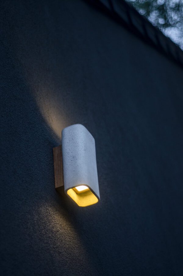 Beton-Wandleuchte Con Teak IP65