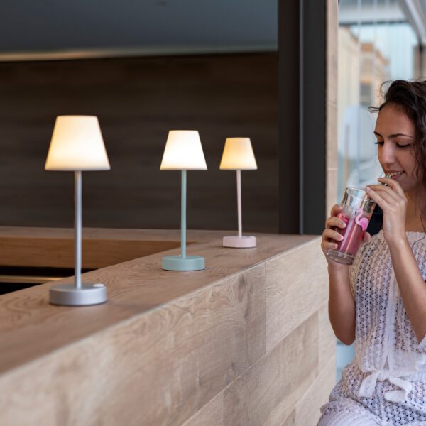 Moderne LED Akku-Tischleuchte Lola 30 Newgarden