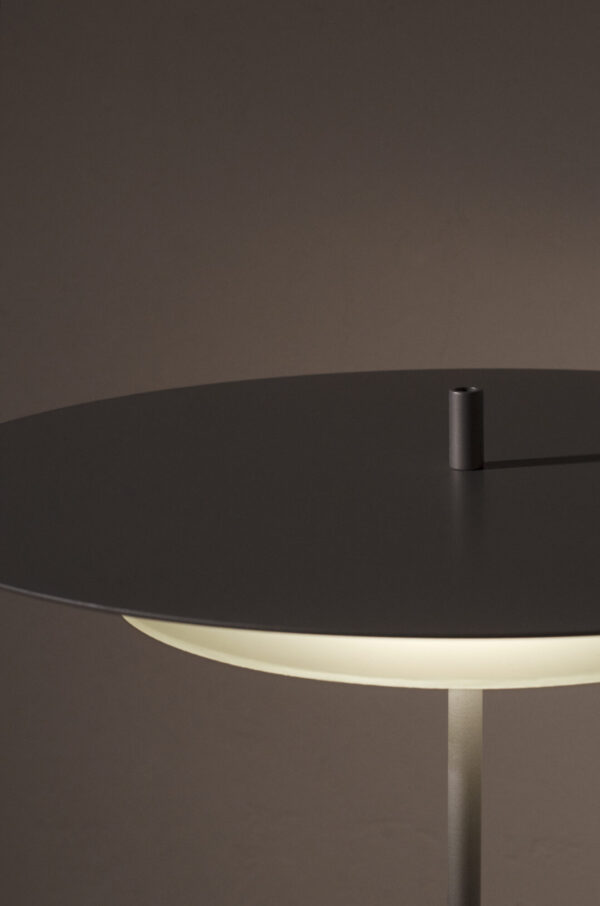 Geometrische LED Stehleuchte Aeroplan