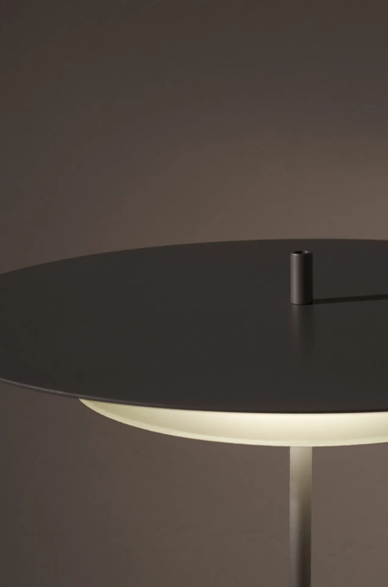 Geometrische LED Stehleuchte Aeroplan – Bild 2