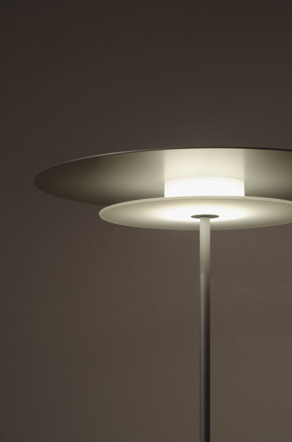 Geometrische LED Stehleuchte Aeroplan