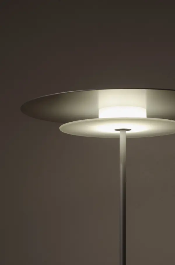 Geometrische LED Stehleuchte Aeroplan