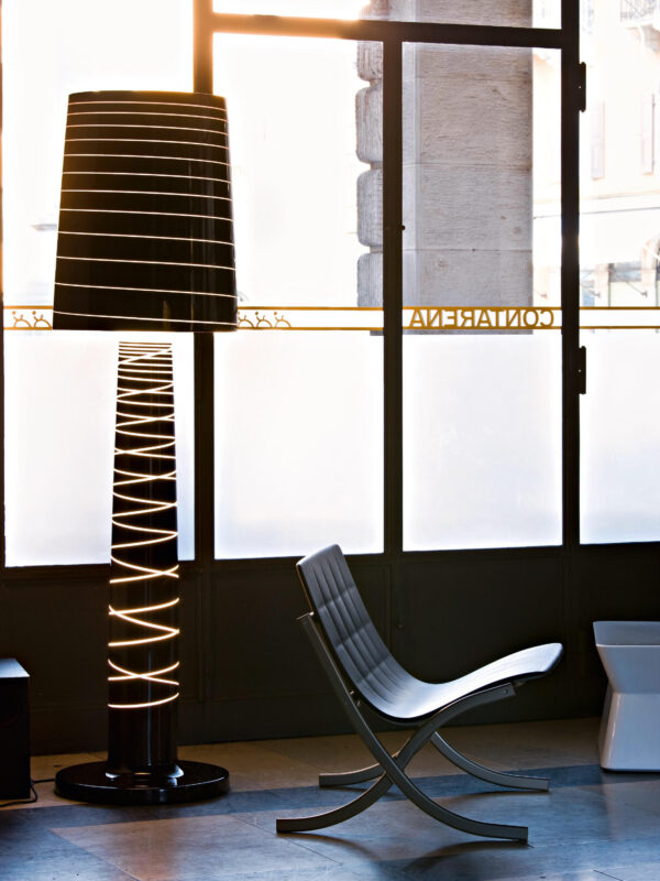 Design Stehlampe Miss Jane Indoor – Outdoor Serralunga
