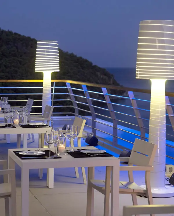 Design Stehlampe Miss Jane Indoor – Outdoor Serralunga