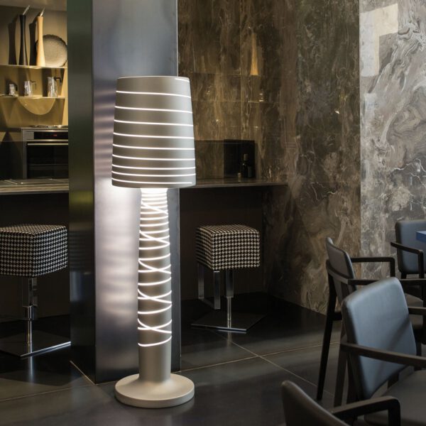 Design Stehlampe Miss Jane Indoor – Outdoor Serralunga