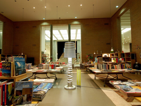 Design Stehlampe Miss Jane Indoor – Outdoor Serralunga