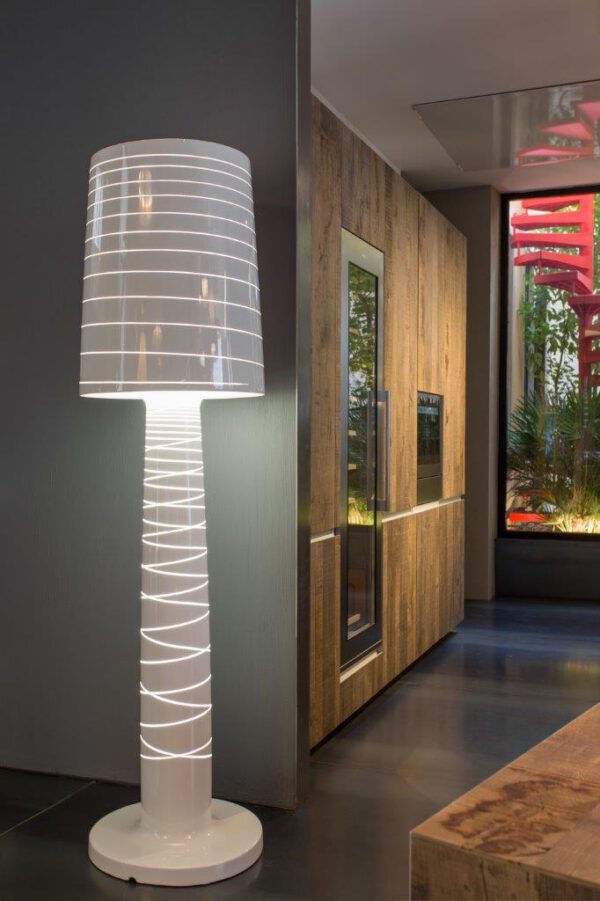 Design Stehlampe Miss Jane Indoor – Outdoor Serralunga