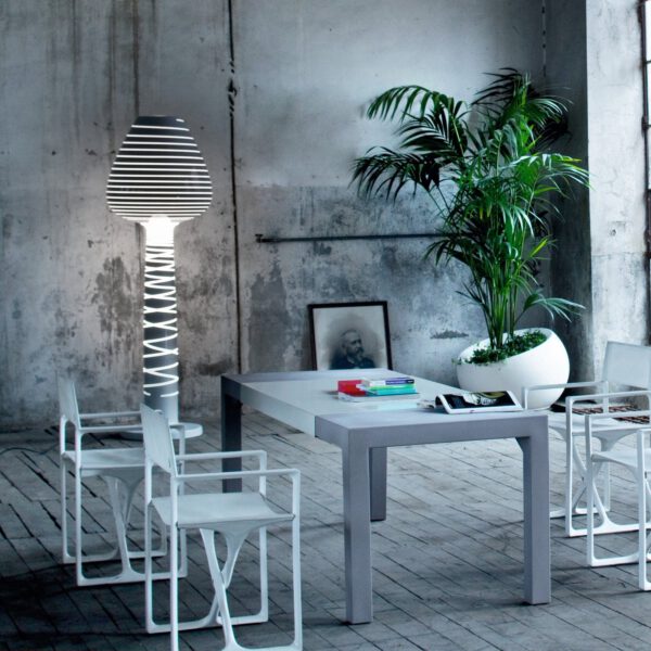 Einzigartige Stehlampe Lady Mary Indoor – Outdoor Serralunga