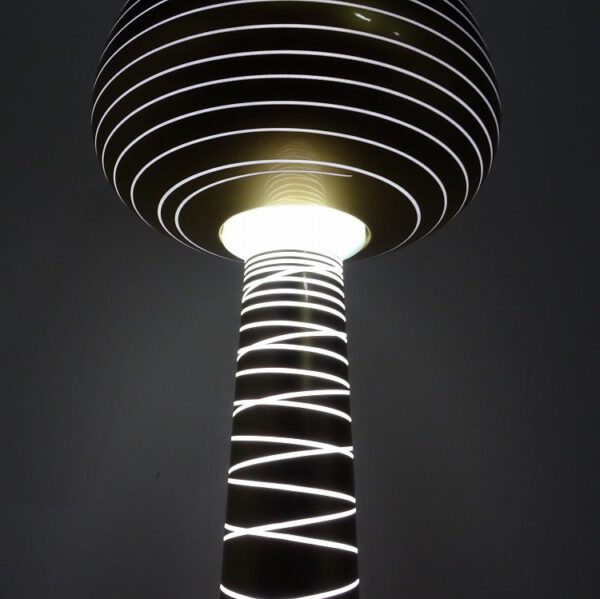 Einzigartige Stehlampe Lady Mary Indoor – Outdoor Serralunga