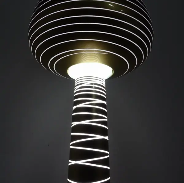 Einzigartige Stehlampe Lady Mary Indoor – Outdoor Serralunga