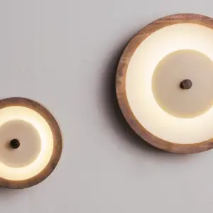Moderne LED-Wandleuchte Bugie aus Holz – Bild 6