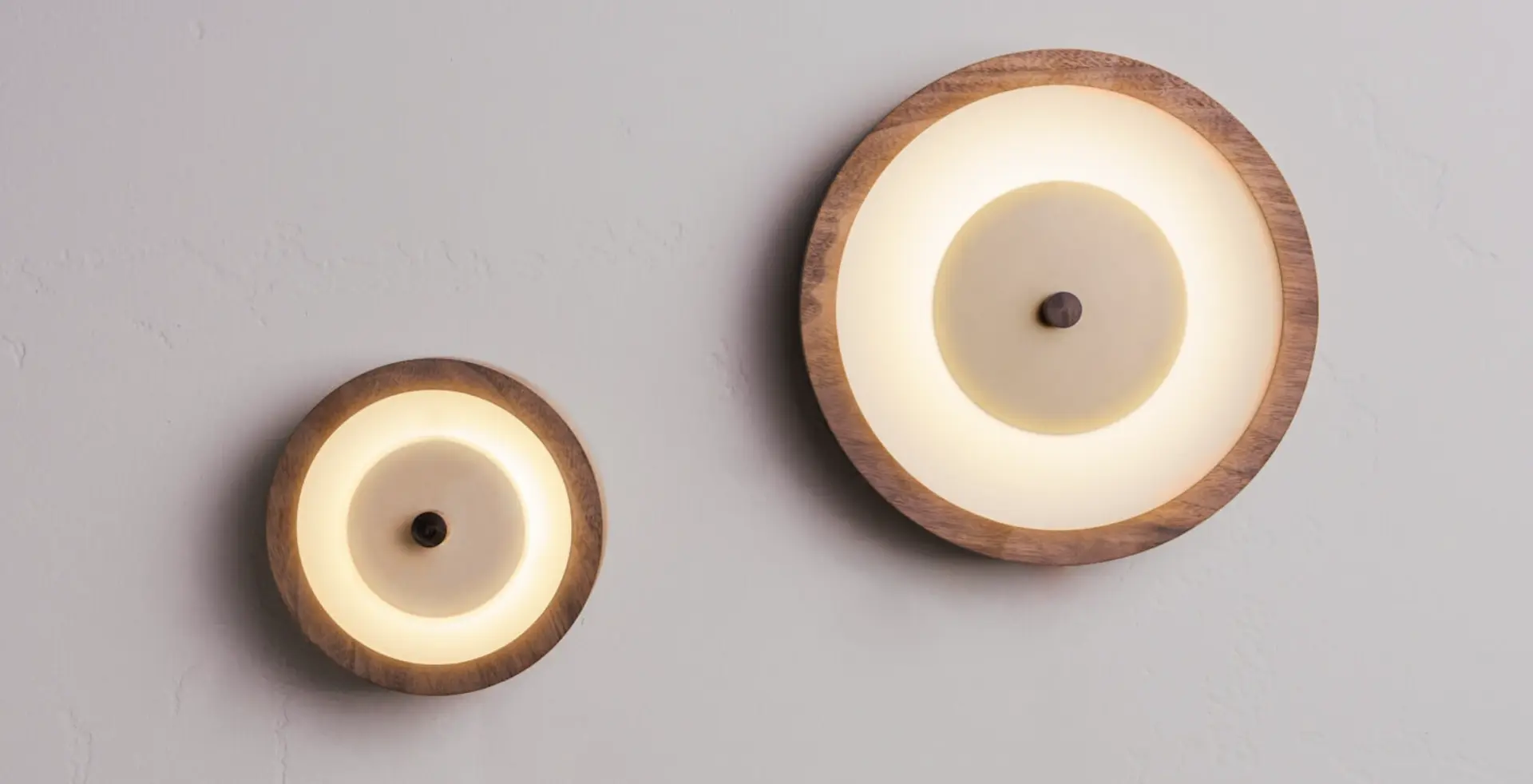 Moderne LED-Wandleuchte Bugie aus Holz – Bild 6