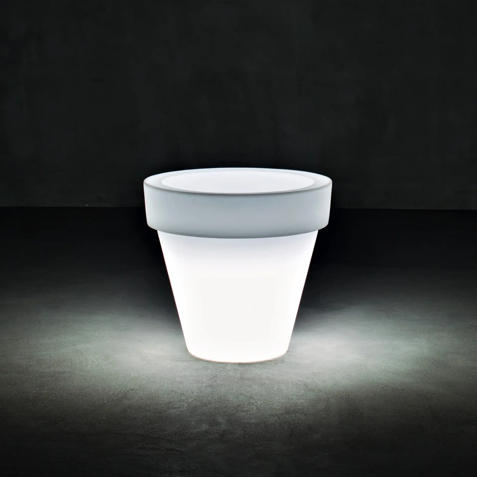 Designer-Blumentopf mit Licht Vas-Three Indoor – Outdoor Serralunga – Bild 1