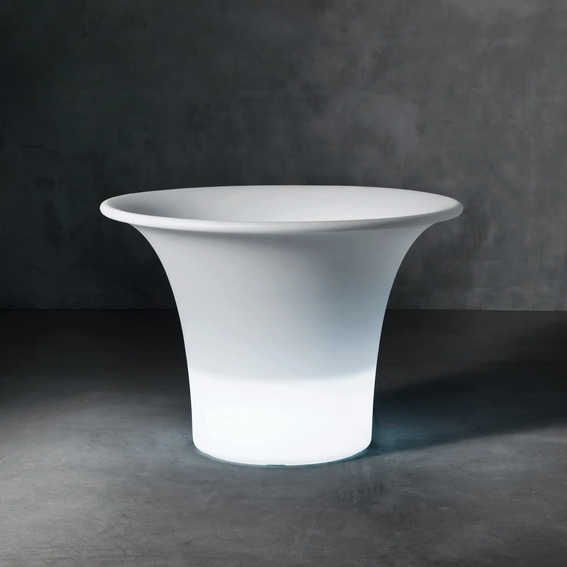 Design Beleuchteter Blumentopf Cone Indoor – Outdoor Serralunga – Bild 1