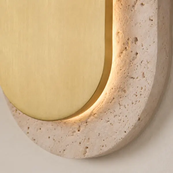 LED-Wandleuchte Travertino Oval IP44 aus Naturstein – Gold